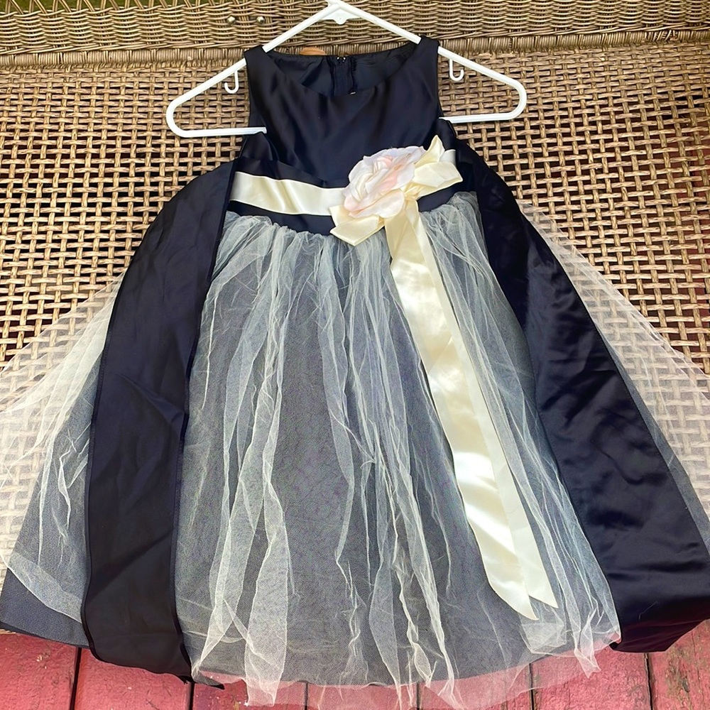 Black and white girls dress size 5